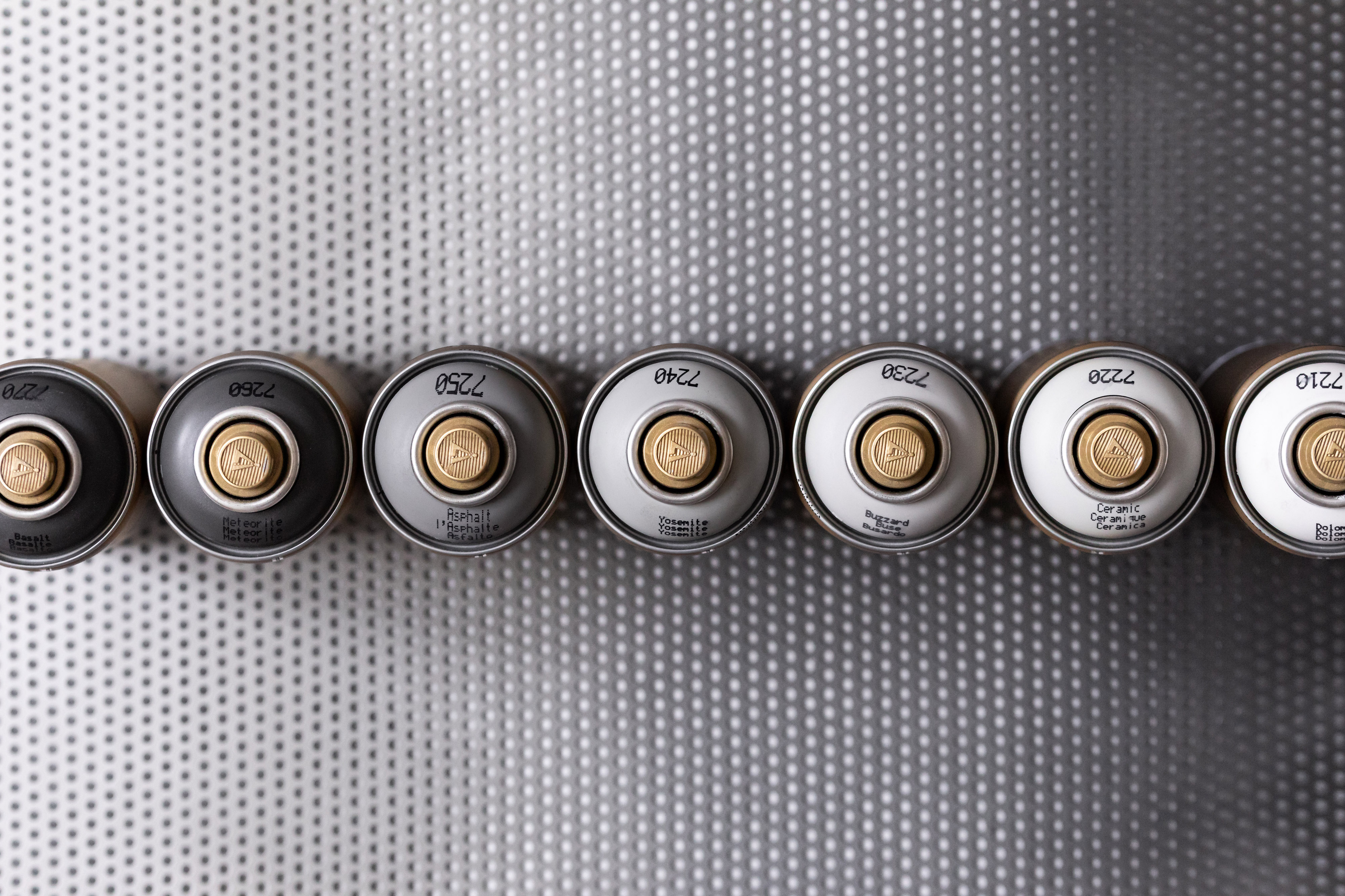 allspraypainted-montanacans-warm-grey-stationary-update-19 Montana GOLD 400ml - Colors