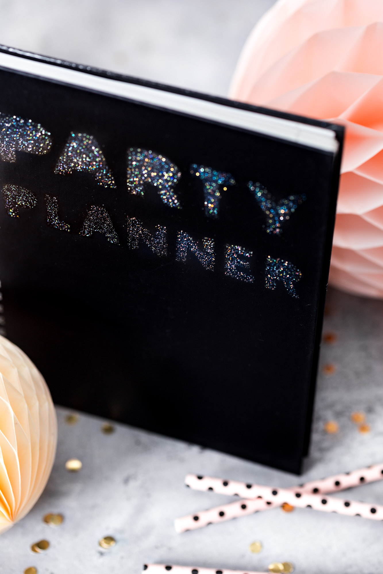 Montana-Cans-GRAM-Glitter-Effect-Spray-DIY_Stencil_Hoch_NoBranding Montana HOLOGRAM Glitter 400ml